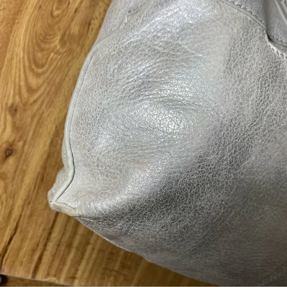 Hobo Sheila Silver Women's Handbag - Picture 8 of 13